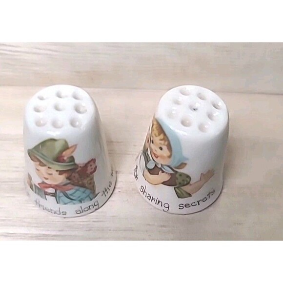Vintage Set Of 2 Hummel Thimbles Friends Themed - Picture 11 of 11